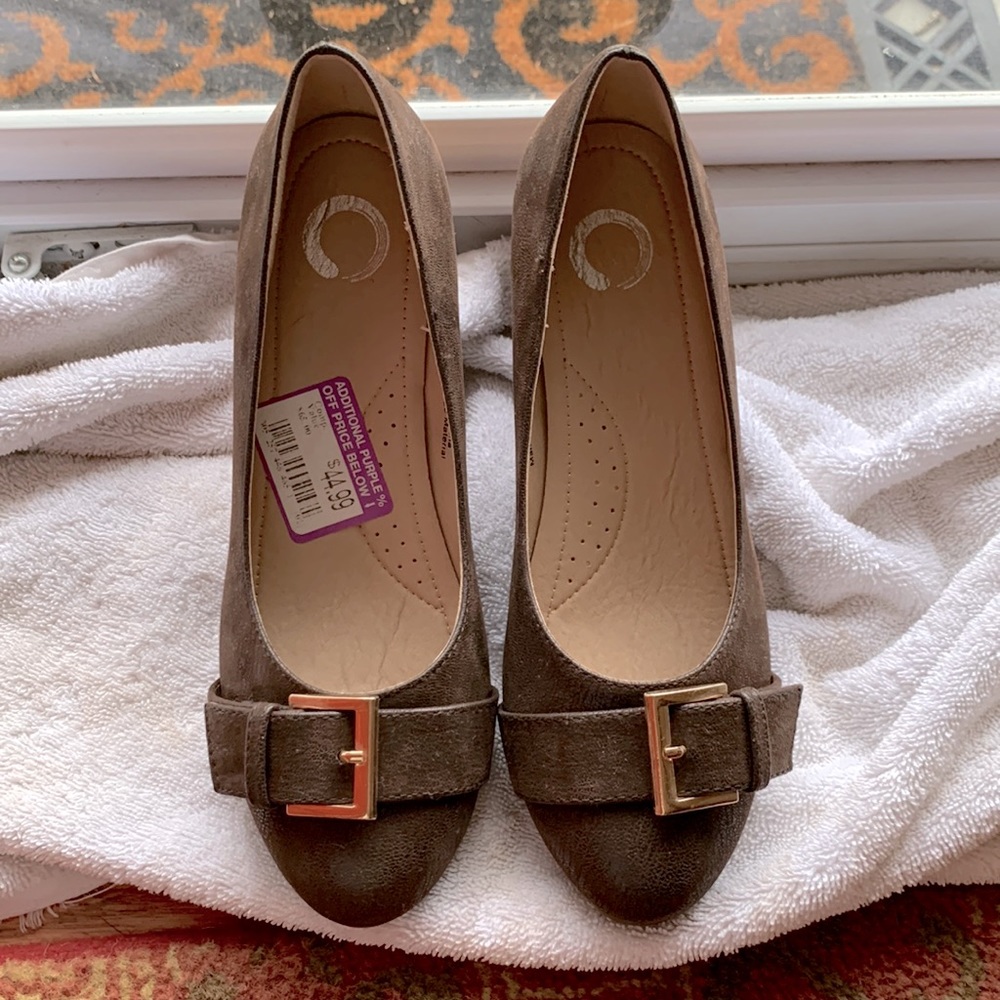 Closed-Toe Wedges
